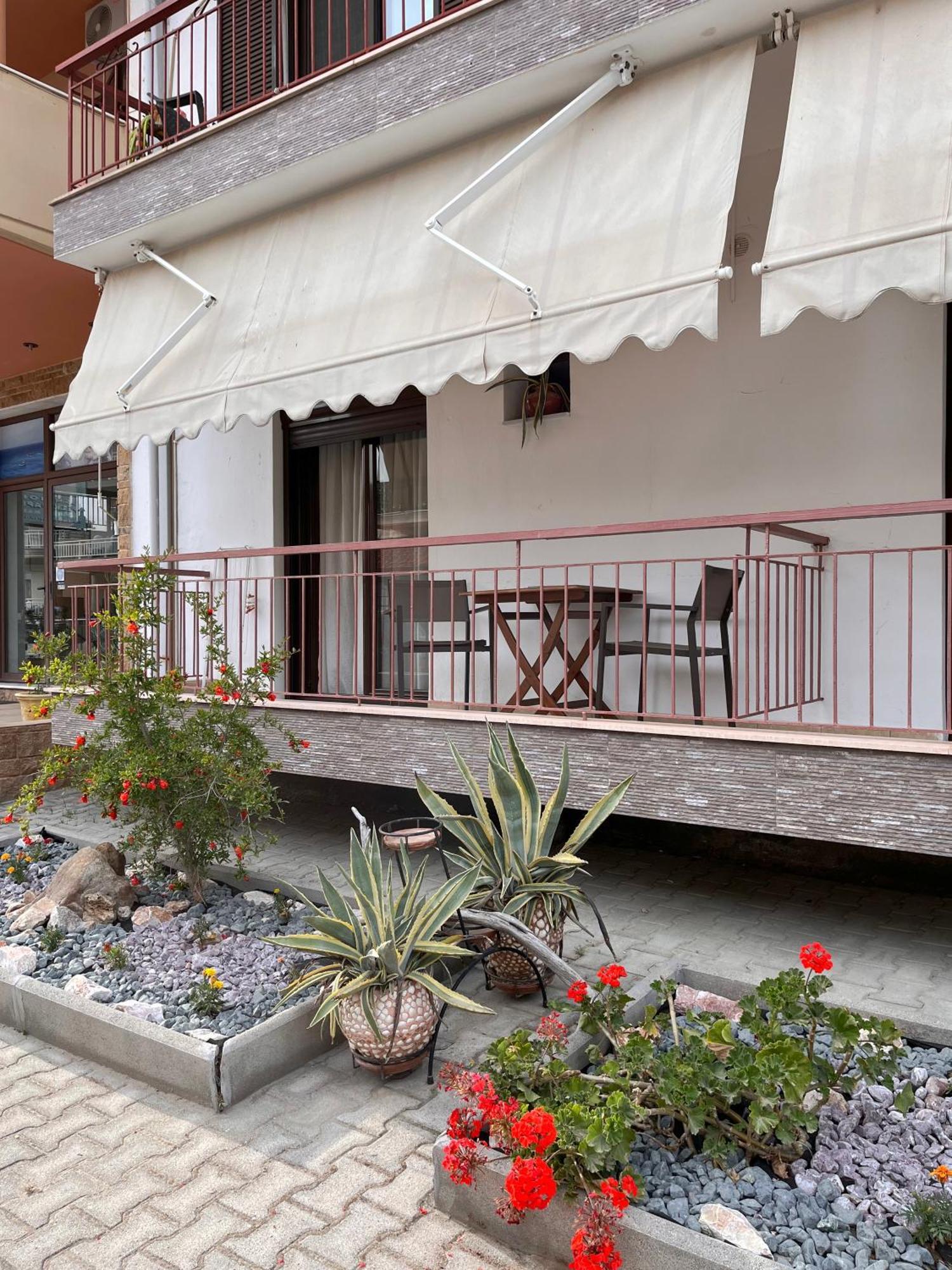 Almira Studios Sárti Exterior foto